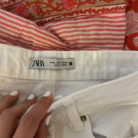 NWOT ZARA WHITE JEANS - Picture 2 of 3